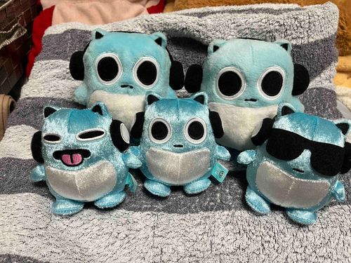 ぼくのあたらしいきょうだいがおうちにきたよ🐹🩵
ベロアっていうきじでできてるみたいでキラキラサラサラだよ✨