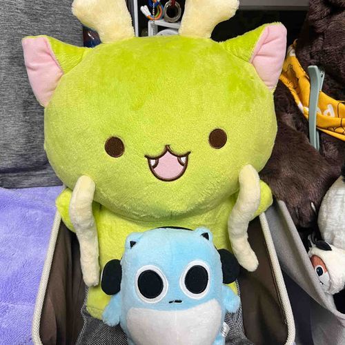 あたらしいおともだちのなでりゅ〜ちゃんだよ🐉✨
アニキがいつもツイッターでみてる湊谷鈴（みなとやすず）さんのキャラクターなんだって！
よぶときはりゅ〜ちゃんってよんでるよ✨
きのうはにいちゃんたちがいっしょにねてくれたからうれしかったみたい🥰
これからよろしくね💕