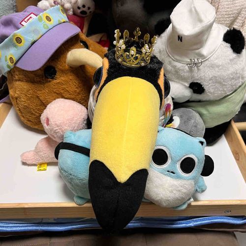 みんなお久しぶりです👋
だいぶお休みしてしまったので今日はアニキです！
私が忙しかったり、体調崩したりでなかなか遊びに来られませんでした💦
ご心配をおかけしてすみません🙇‍♂️
久しぶりの写真はハッチャンの１才のお誕生日です🎊
ちょうどガチャガチャでそっくりな子を見つけたのでプレゼントしました🎁
また少しずつ遊びに来ますので、その時はハムたんとみんなとなかよくしてもらえると嬉しいです😌