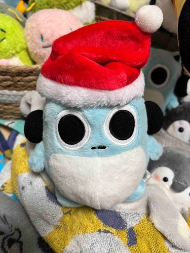 みんなメリークリスマス🎁🎄✨✨
おひさしぶりだよ👋
すこしまえにじしんとつなみがあってから、ねんのためアニキのじいちゃんのおうちにひなんしてたんだ！
アニキがいそがしいからどにちのおやすみにクリスマスパーティやるんだ🤩
きょうはぼうしだけかぶってみたよ🎅