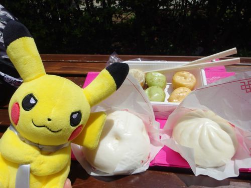 持ち帰りで買って公園で食べる
海や花を見ながら外で食べるのも楽しいよな