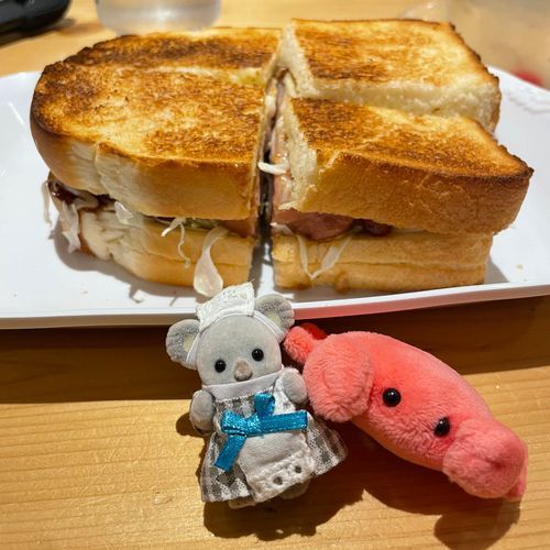 コメダのパン、おおきいね