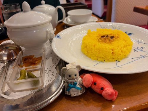 おひる、おいしいカレーでしあわせだね