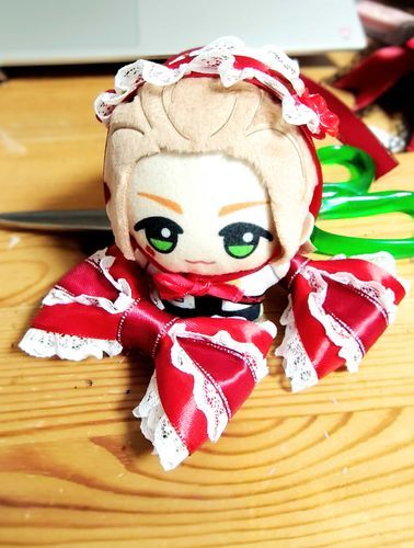 ニンゲンちゃんが作ったヘドレ、おれくんにはキュートすぎるけど…
ちゃんと誰かに似合うかな？
