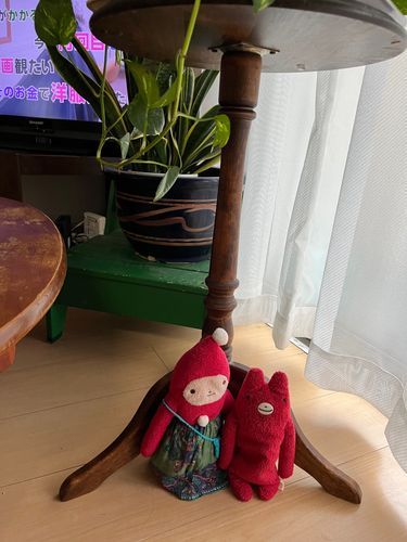 雨ばかり。お久しぶりです☺️またのんびりみんなに会いに来ようと思います。今日もお母さんのお仕事に着いて行きます( * ॑꒳ ॑*)