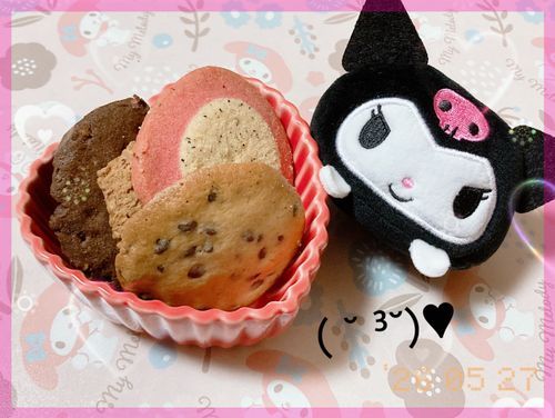 学校帰りにクッキー買いました🍪💗美味しかった！！盛り付け方あんまり上手じゃないけど気にしないでね😭