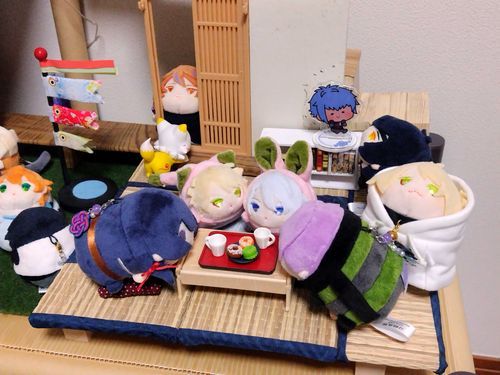 🌱にゃんかふりかえったら、主のりょうりしかとうこうしてなかったから、オレたちのほんまるしょうかいだい2だん、にゃ！
ここは2かいのわしつ、にゃ。もうすぐこどものひだから、なかにわにこいのぼりだしてるぜ。