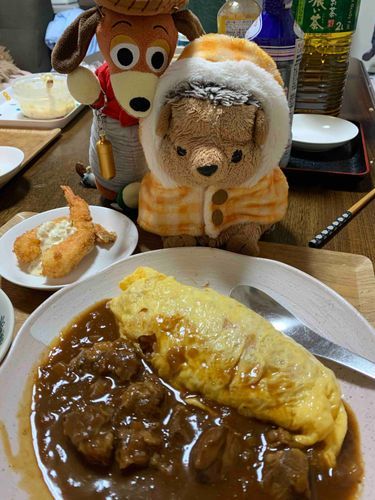 まりゅの実家飯シリーズ

今日のテーマは、大人のお子様ランチだそうです😊オムシチュー＆エビフライ🍤でした😊もちろん美味しく頂きましたよ🩷