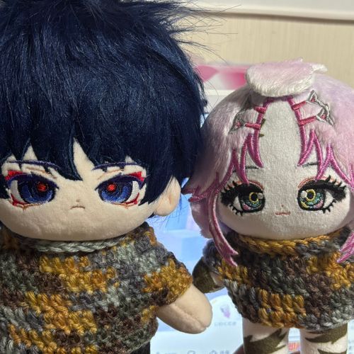 ひょうちゃちゃ(豹馬(ひょうま)と茶々丸(ちゃちゃまる))という一次創作ぬいちゃを愛でてます。
2人のお揃いのタートルネックぬいセーターを編むのが趣味です🧶🪡

豹馬
25cmぬいの男の子
茶々丸の幼馴染で最強の忍
表情が乏しく失語症のため話せないが、茶々丸への愛は深くて重い

茶々丸
15cmぬいの女の子のような男の子
忍の里の名家の生まれだが婚外子なため冷遇されてきた
根明で温柔な性格。豹馬が大好き