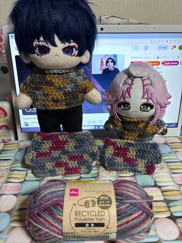 タートルネックぬいセーター3色目🧶🪡
使った毛糸：ダイソー リサイクルポリエステル毛糸 オリーブ

仕事のあとの🪡はさすがに眠いな、、😪