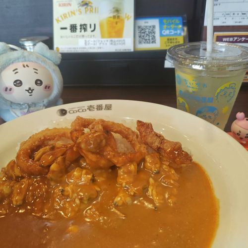 CoCo壱に来たの
島カレーは売り切れちゃってたから、イカとあさりをトッピングしてなんちゃって島カレーだよ
フィギュアはカニちゃんだったよ うれしいね🌷🦀🌷