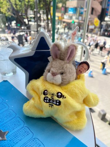 ここは池袋、オモロいものが集まるってことは日本の中心（!?）
いつか客引きしてるお笑い芸人のライブに行ってみたいです