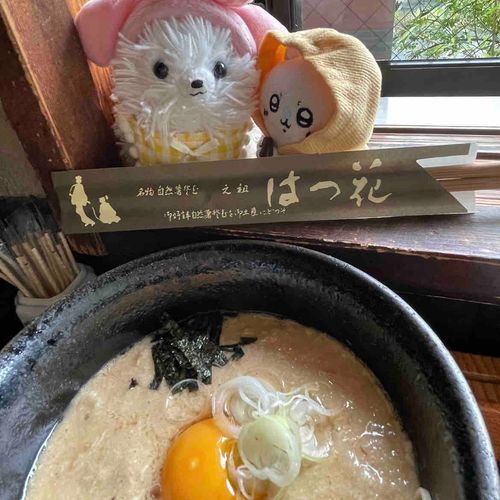 箱根旅行その1📸
まず自然薯そばで腹ごしらえ、その後ジェラート🍧💕全部美味しそうで悩む💦🍓と🥥にしたぞ❗️んまんま😋
大涌谷は☔️小降りだけど🗻見えてラッキー🙌サンリオのパイセンと記念写真🥚