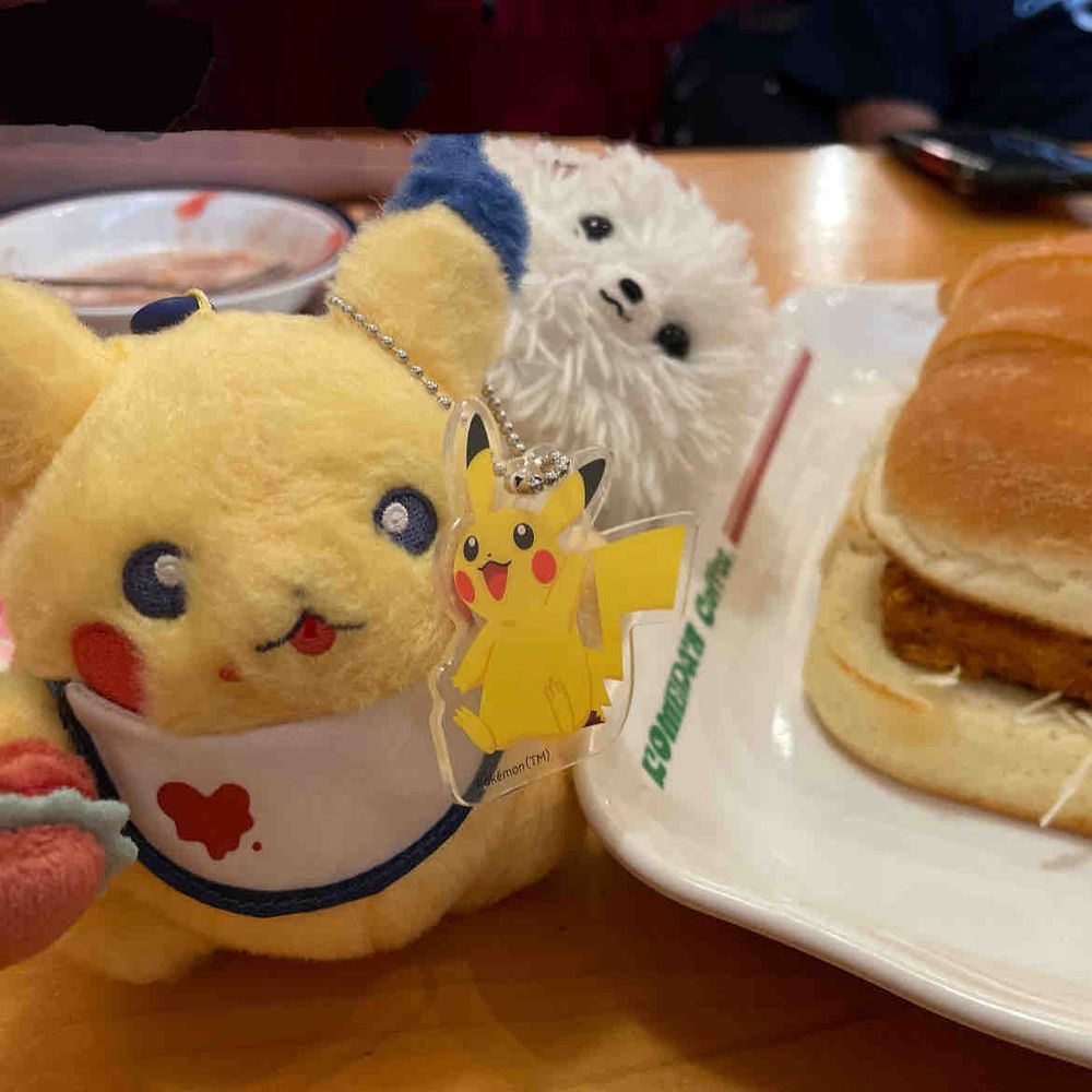 コメダｷﾀ━(ﾟ∀ﾟ)━!早速ポケモンコラボメニュー注文‼️デロデロに溶けたシロノワールを一口もらった♡最後ピカチュウのキーホルダーが出て喜びのピカチュウ⸜(˶﻿ˆ꒳ˆ˵)⸝ 