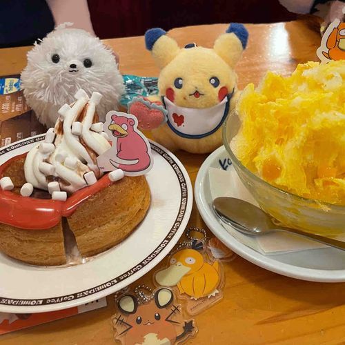 コメダｷﾀ━(ﾟ∀ﾟ)━!早速ポケモンコラボメニュー注文‼️デロデロに溶けたシロノワールを一口もらった♡最後ピカチュウのキーホルダーが出て喜びのピカチュウ⸜(˶﻿ˆ꒳ˆ˵)⸝ 