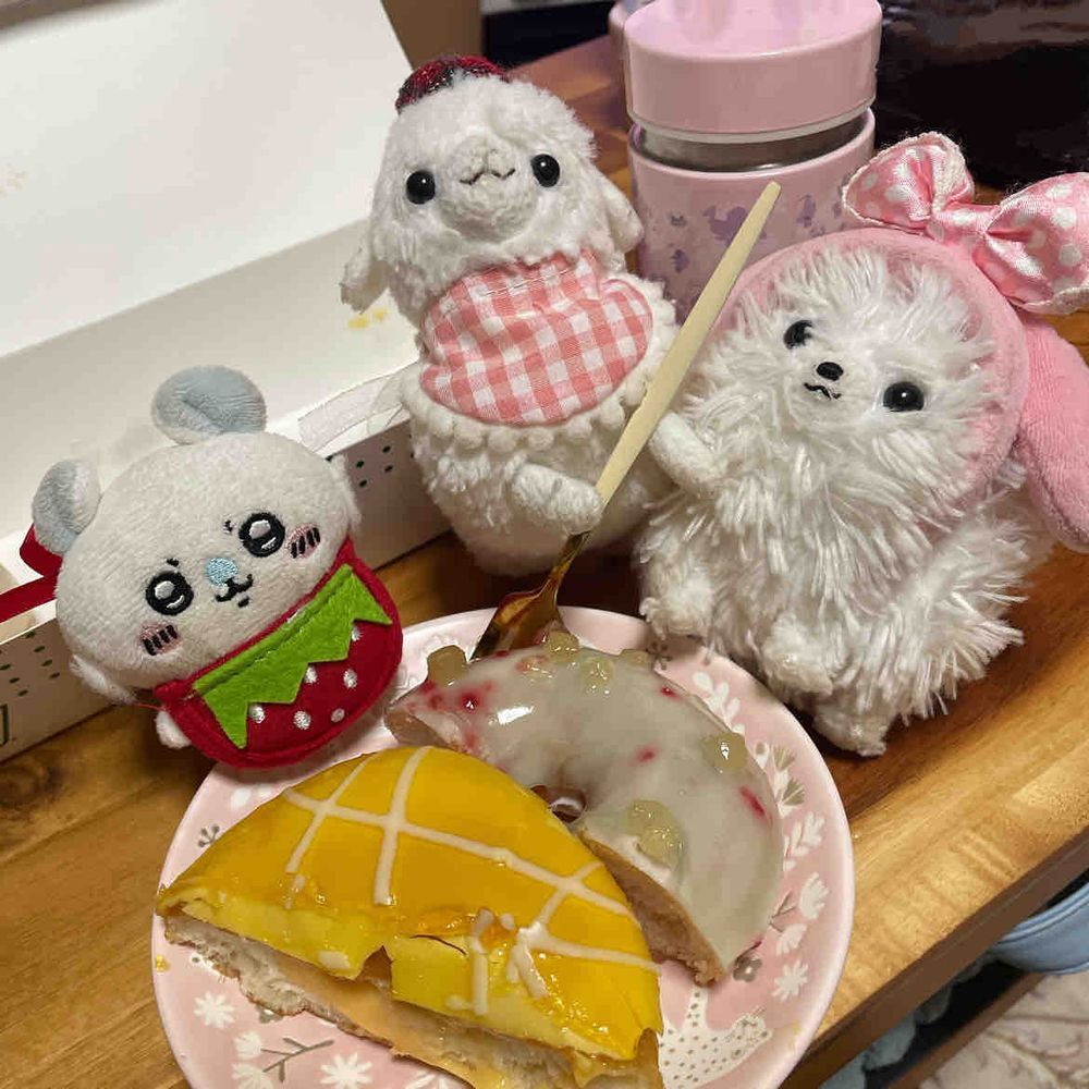 主のお土産\( ¨̮ )/クリスピークリームドーナツのアジアンスイーツ3個セット🍩左のはライチゼリー真ん中杏仁豆腐、右マンゴーチーズケーキ‼️
マンゴークリームたっぷりで美味しかった(*ˊ˘ˋ*)｡♪:*°