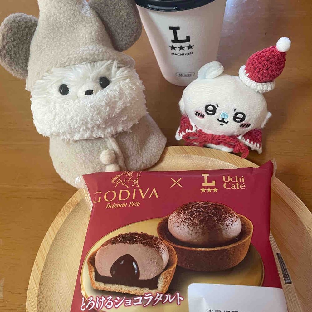 おやつ❣️昨日はセブンのちいかわちゃんのピザまんあんまん♨️今日はローソンのショコラタルト、これまいう〜！チョコびっちりだけどペロリと食べられた(o'ч'o)♡