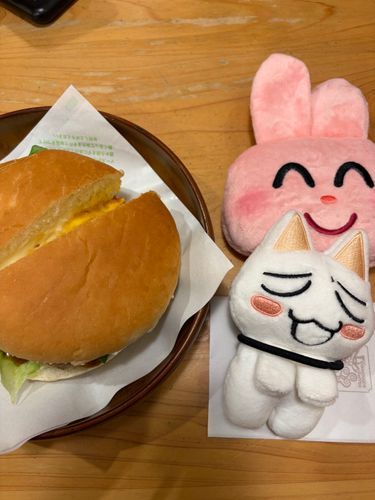 コメダで月見のバーガー食べた🍔
イラストやのポーチも可愛いꪔ̤̱ꪔ̤̱ꪔ̤̱♥︎