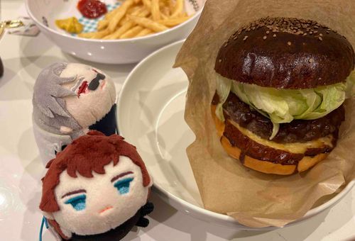 小鳥　ﾊﾝﾊﾞｰｶﾞｰｽｺﾞｲｵｵｷｲｻｲｽﾞだ
丸呑みしなさい