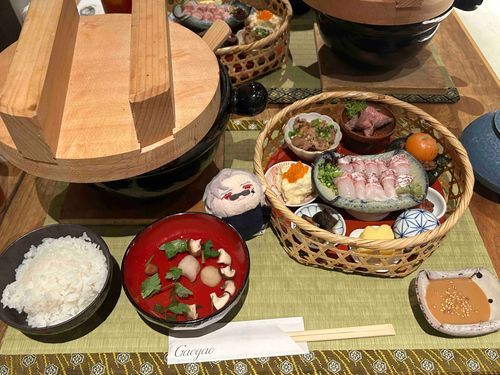 小鳥　花籠御膳だ
丸呑みしなさい
