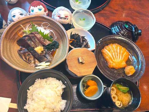 小鳥    土佐料理だ
丸呑みしなさい