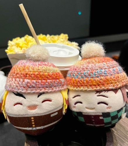 今日はまわりに人間があんまりいなかったから膝の上で鑑賞しました。ときどき家主がこぼしたポップコーンが落ちてきてビックリ！でも映画はとってもよかったねぇ！