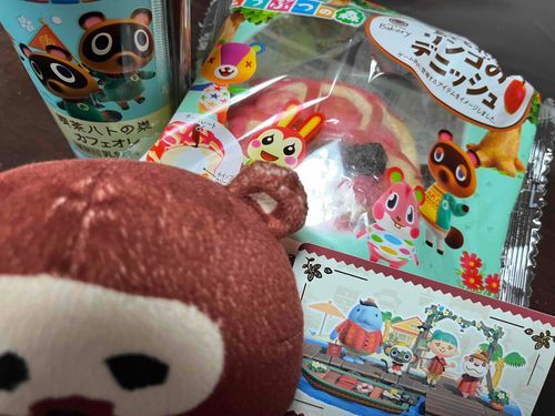 ファミマさんにタヌキのアニキたちがいた
あさごはん！