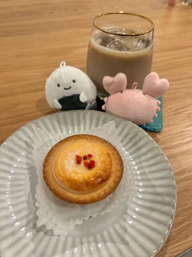 今日ガチャで当たったカニちゃんとおにぎりくんでリラックスタイム