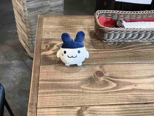 じっ