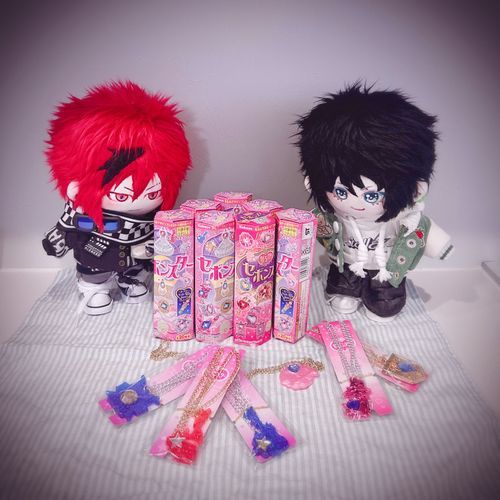 こんなの好きだよね③🍬




久々ブラッシングしたので髪の毛がほわほわでかわええ_(:3｣∠)_
※襲い来る年度末にて忙殺。久々の浮上。ほんとすんません。かわええ。


つかさ｢もう並べんなよ俺を｣

さっちゃん｢それが先輩も関係あるって言ってたっすよ。なんでもオレ達の為にギター🎸のモチーフをって...いや、買いすぎなんすよ！｣

※少しずつ買い集めてこの3倍は購入してた件。しかも並べて気づく。なぜか一つシリーズ間違ってる。笑

つかさ｢で、出るまで買ったわけな。おつかれー。｣

はぁーーことごとくリアルラックが低いんよ😇

でもチョコもおいしくてセボンスターはやっぱり好きーー🫶❤️

※目当て以外のチャームは姪っ子達に差し上げて一躍人気者ヽ(^ω^)ﾉ悲