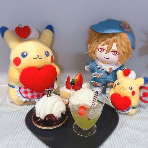 🍓おかえりのスイーツ🍰




かおる「頑張る自分を甘やかスイーツデイ💛って事で...アイスもスイーツもいっぱい買ってきたぜっ☆

このメロンクリームソーダゼリー、めっちゃかわいい〜(*´꒳`*)🍒」

私はラムレーズンのモンブランいただきましたヽ(^ω^)ﾉうめぇ