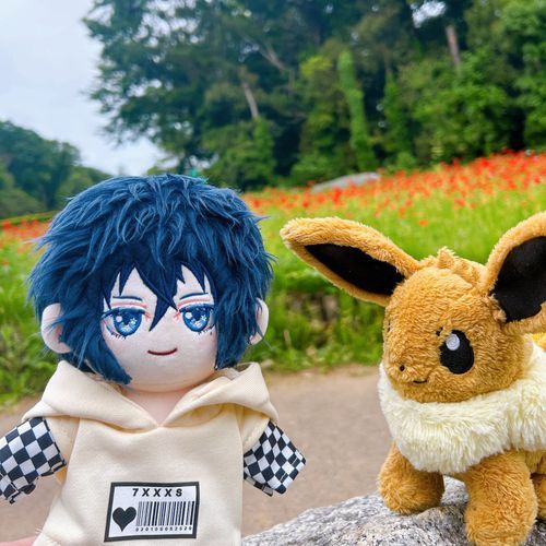 お花畑でおさんぽ🌷




みお「５月も残りわずかですね。
シェアハウスも日中は夏のような陽気で住人たちも蒸し暑そうにしています。

さて、この写真は５月の初旬にとある公園で散歩をしてきた時の写真です。後ろにはポピーの花が一面に咲いていましたが...
管理人、僕たちを固定するのに気を取られ、少々ぼかしが効き過ぎてますね(苦笑)
...のどかで穏やかな雰囲気が伝われば幸いです。｣

イーブイ「ぶいぶい♪(またお出かけしたいね♪)」

みお「ふふ、来月も素敵な思い出を残せるといいですね(*ᴗ.ᴗ)✦*.」