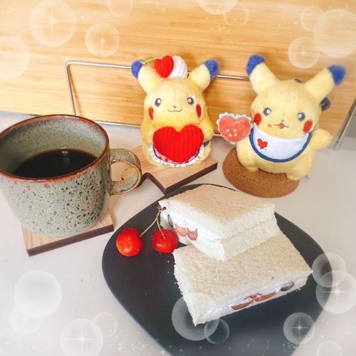 🍒さくらんぼもーにんぐ🍒
今日の朝ごはんは
フルーツサンド♡(*´༥`*)🍒🫐
さくらんぼ🍒をいただいたので
お庭のブルーベリーも一緒にね♪