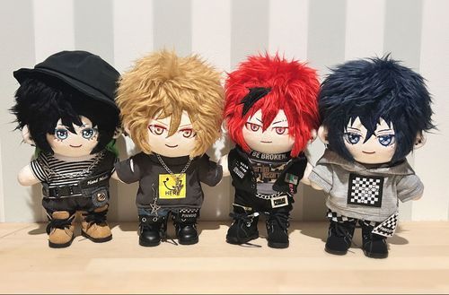 久々の集合写真〜📸
みんな一通りお着替えしたので
久しぶりに並んでもらいました〜♪
ブラッシングしてあげたのでみんな満足気な表情😏👍💖
※「ぬい日和」も同じアカウント名でお着替え記録用に始めてみました。
よろしくお願いします(* . .)⁾⁾