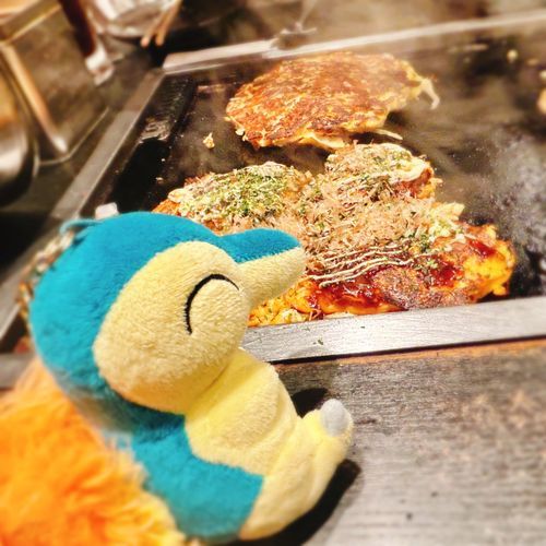 ひさびさの粉もん🥢





ヒノちゃん「ひの~♪」


うわああい
連日頑張ったご褒美っ🥹！！


数年ぶりのお好み焼き屋さんだー


久しぶり過ぎて
焼き方を忘れる🥢🙂←待