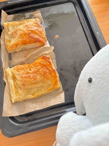 🍎りんごぱい🍎をつくったよ
すごくかんたんで
すごくおいしいんだよ
これはもう2こたべちゃったあと…
アイスクリームをのっけたよ✨