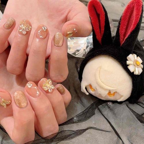 主のねいるにおともしたよ^^  つめがきらきらしてていいね！