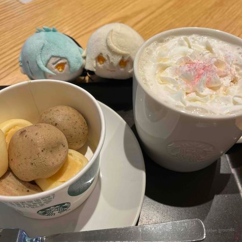 すたばのしんさくらしい。ぼくたちはもちもちしたたべものをたべたことあんまりなかったからふしぎなかんじがしたよ。どれもとってもおいしかったよ^^