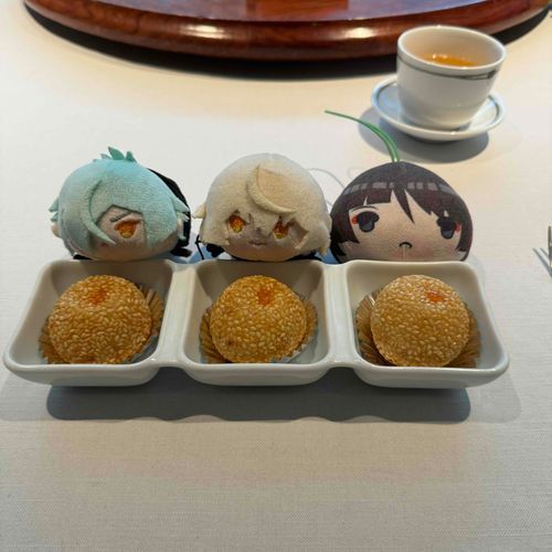 ごまだんごっていうんだって  おだんごだけどそとがぱりぱりしてたよ！
