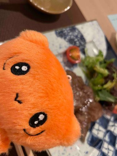 へちでち ここにくるのははじめてでちね

これはちきうのぎゅうにくというものらちいでち
まあへちなら、ひとくちでいけまちよ