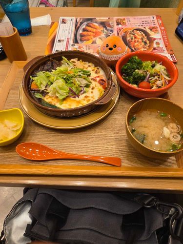 久しぶりのお出掛け✨
たくさんお買い物して、ほっとひと息。野菜たっぷりで美味しかった！