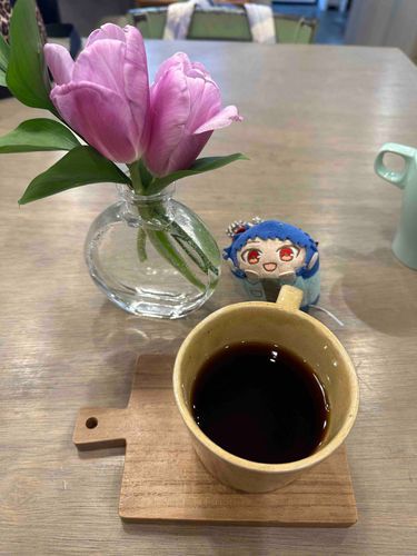 か〜ら〜の〜 コーヒー！
ぼくの命の水。

美味しい。
コーヒーは美味しい。

珈琲館のパンケーキも食べたい
ここ珈琲館じゃないけど。