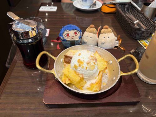 お久しぶりです、ちゅわです！

かえでちゃんのスマホが新しくなりました。
なので「写真撮って〜！」っておねだりしたんですよ！

みてみてーお友達と撮ってもらった！

ちなみに目の前のフレンチトーストも美味しかったです！

またくるね〜