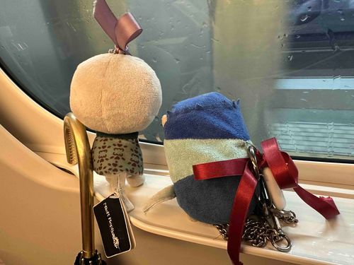 そういえば、さんれんきゅーふくめて、かえちゃんとぱぱと旅行を数日ほどしてきたんですよ！

これはエミールさんと新幹線で！
みんなで旅行いくとたのしい！

ちょこちょこあげますね！