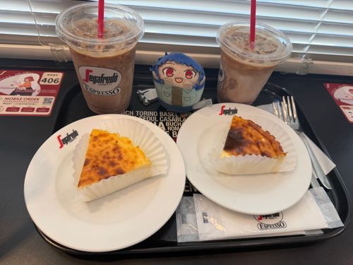 かえちゃんとぱぱと好きなお店に行きました！

ここのコーヒーも、バスクチーズケーキも美味しいんだよ〜

あと、最近お抹茶も導入されて、うちのドールのシャヰンさんが喜んでた！
いいねいいね🥰️

また飲みに行きま〜す🫶