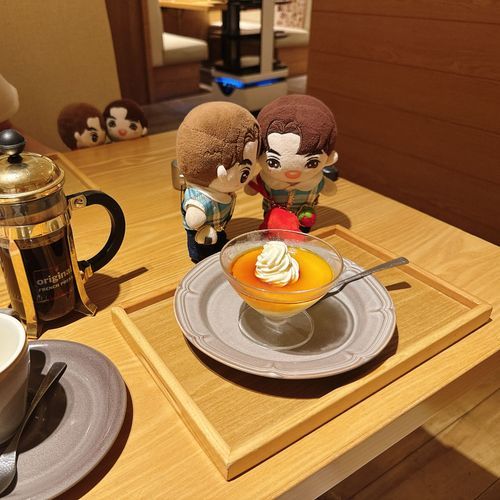 また別日においし〜プリン🍮食べたぬ♫😋
…ん？ぬいちゃん！ばっちりカメラ目線😆さすがだぬ✨