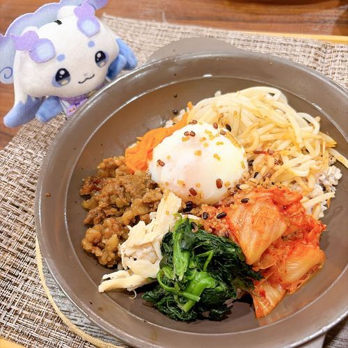 ジョナサンのビビンバ丼！！！

辛いのが別添えだったから、辛いのが苦手なお人間さんも食べられていました！