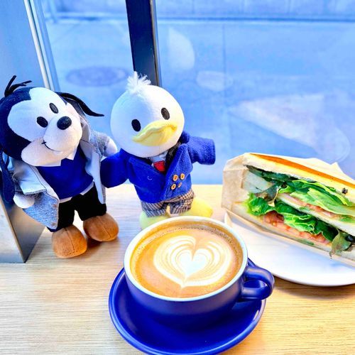 ☕️🥪💙