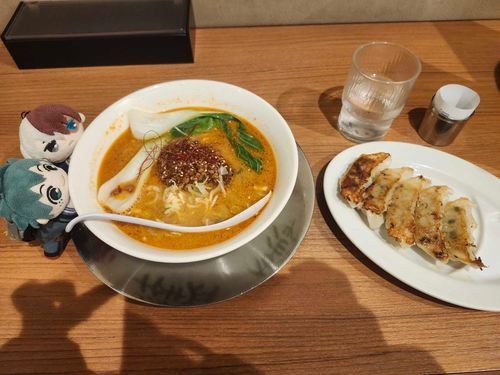 おいしそうだけどおつゆがはねたらたいへんならーめんだ！
でもおいしそ