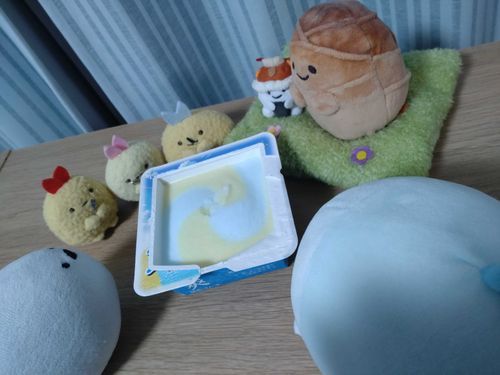 あついからみんなでアイスたべた！